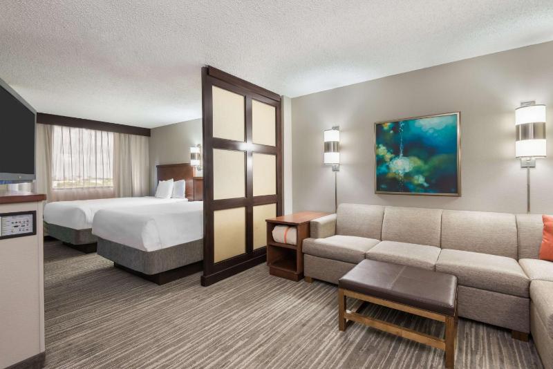 Double Room with Two Double Beds and Sofa Bed image 4