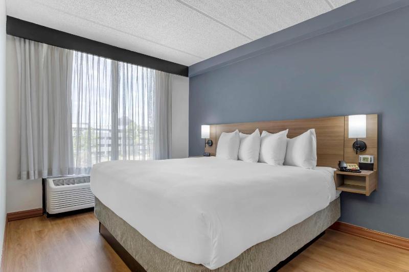 King Room with Sofa Bed - High Floor image 1