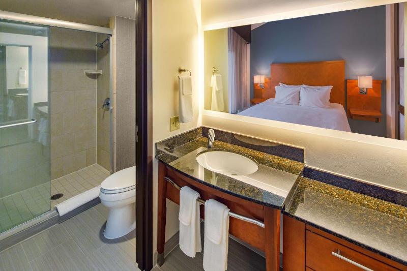 King Room with Sofa Bed - High Floor image 3