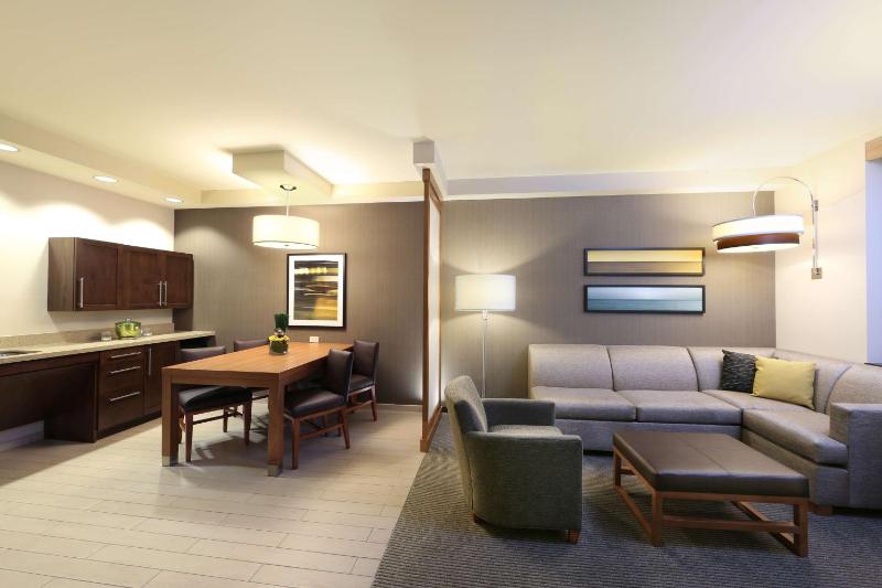 One-Bedroom King Suite with Roll-In Shower - Disability Access image 2