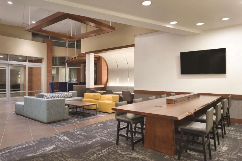 Hyatt Place Pdx Arpt Cascade Station - image 35