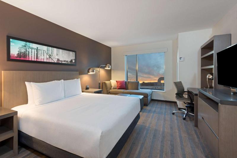 King Room image 3