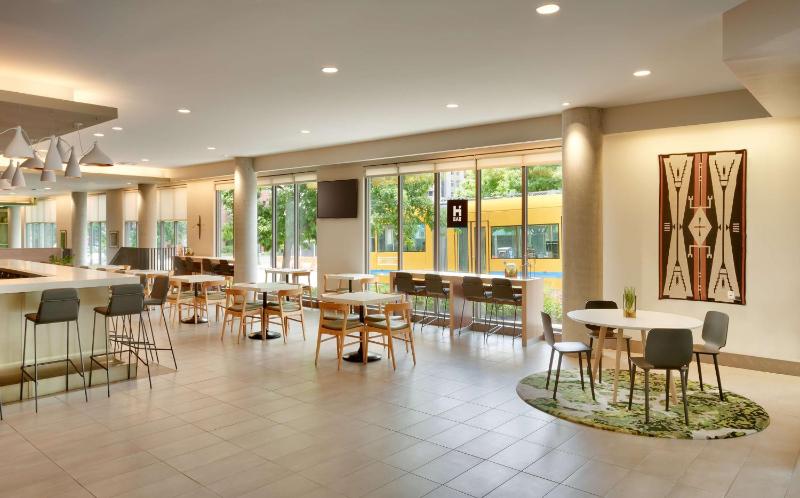 Hyatt House Portland/Downtown - image 9