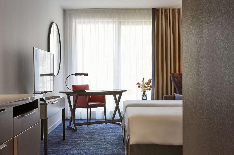 Twin Room - Club Access image 1