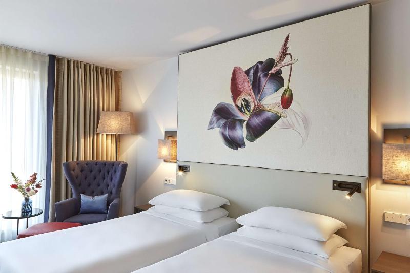 Twin Room image 3