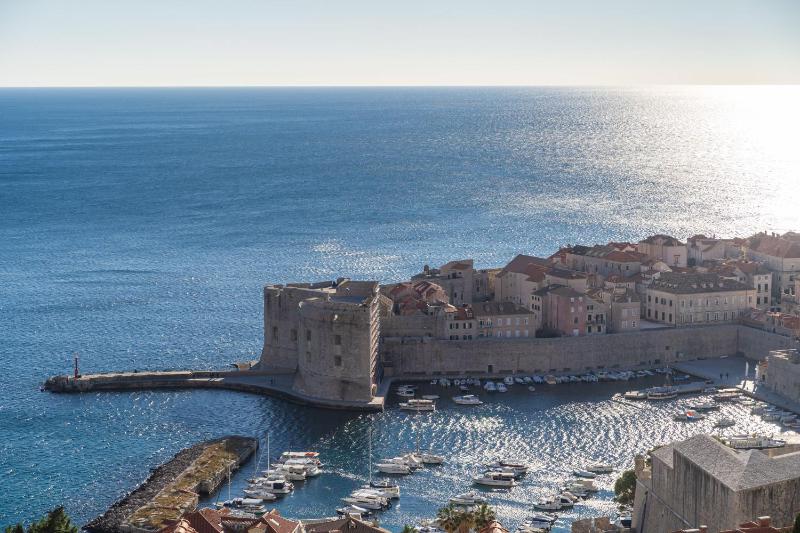 Two-Bedroom Apartment with Balcony and Sea View image 1