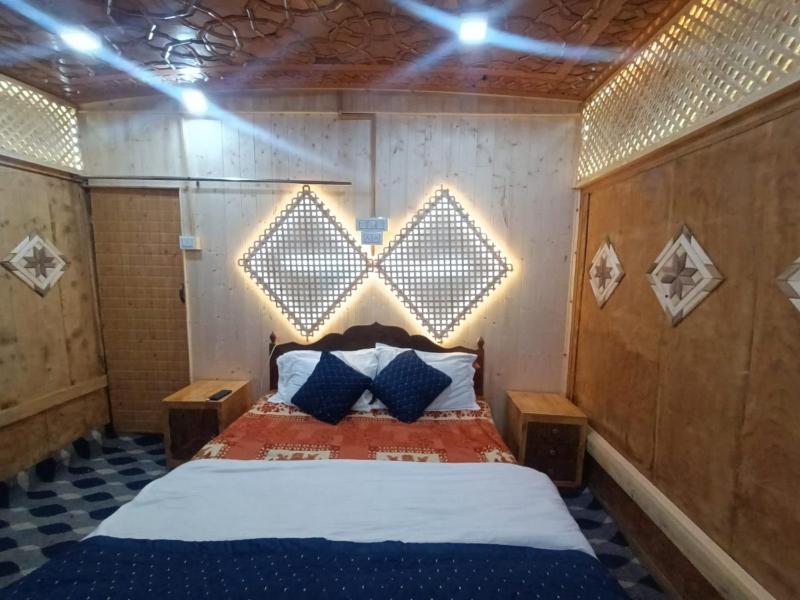 Houseboat New Shamus Maqbool - image 16