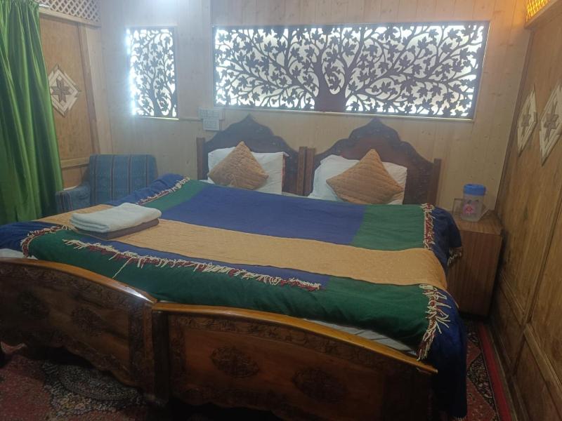 Houseboat New Shamus Maqbool - image 5