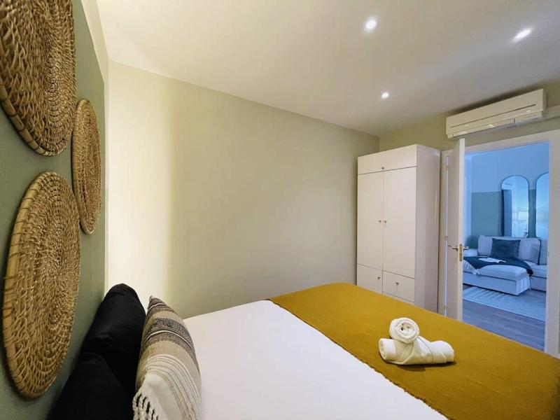 The Collection Barcelona - Plaza Catalunya Recently renovated 5BD-4BTH - image 2