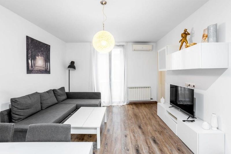 The Collection Barcelona - Paseo de Gracia Modern and cozy 3BD - 2BTh - image 1