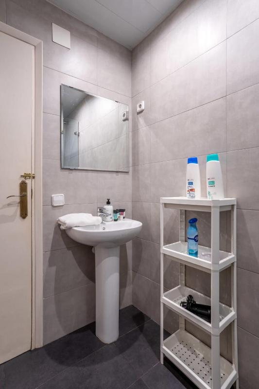 The Collection Barcelona - Modern 4BD in Example next to Paseo de Gracia - image 2