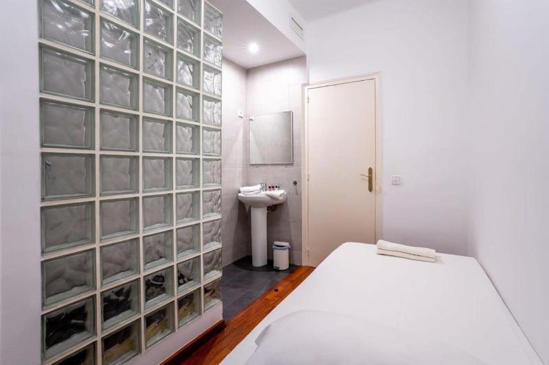 The Collection Barcelona - Modern 4BD in Example next to Paseo de Gracia - image 9