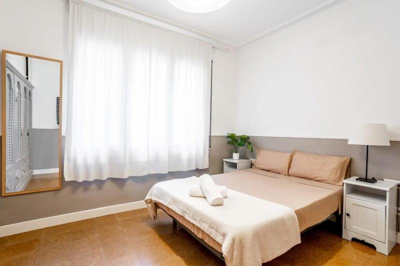 The Collection Barcelona - Sants Estacio - Modern and comfy 4BD for 8 guests - image 1
