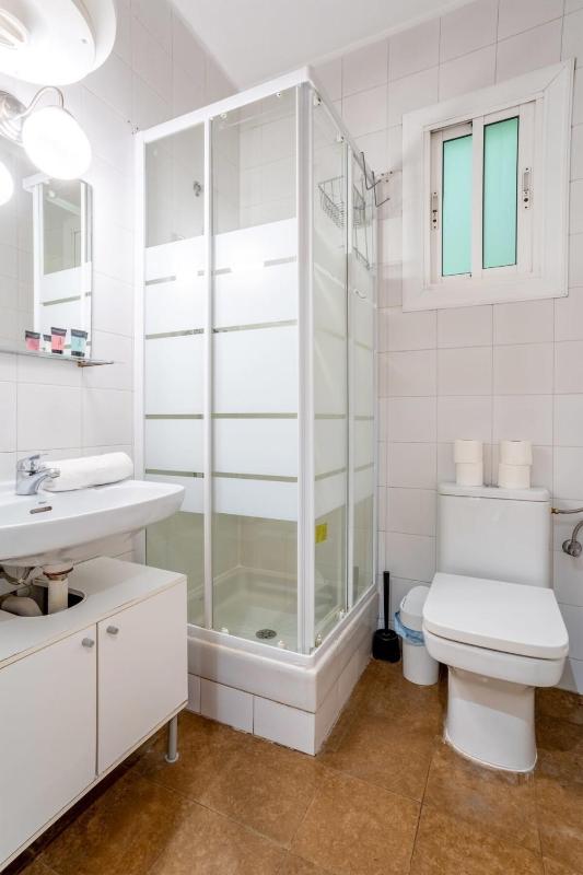 The Collection Barcelona - Sants Estacio - Modern and comfy 4BD for 8 guests - image 5