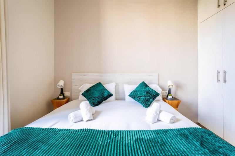 The Collection Barcelona - Eixample next to Paseo de Gracia modern 3BD - image 3