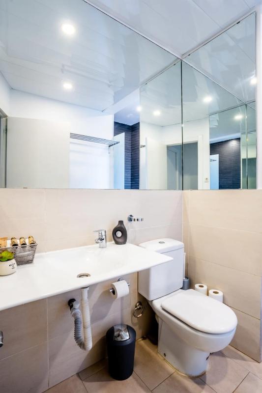 The Collection Barcelona - Eixample next to Paseo de Gracia modern 3BD - image 7