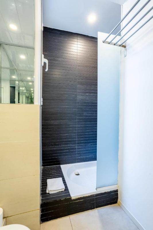 The Collection Barcelona - Eixample next to Paseo de Gracia modern 3BD - image 8