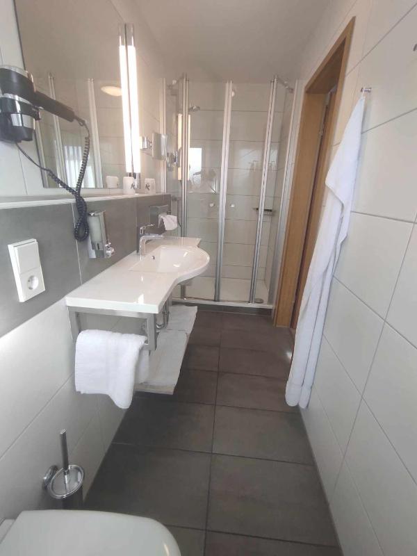 Basic Triple Room image 3