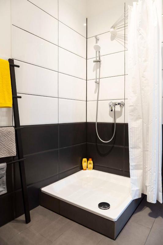 Spacious Family Apartment at Mauerpark plus SelfCheckIn - image 9