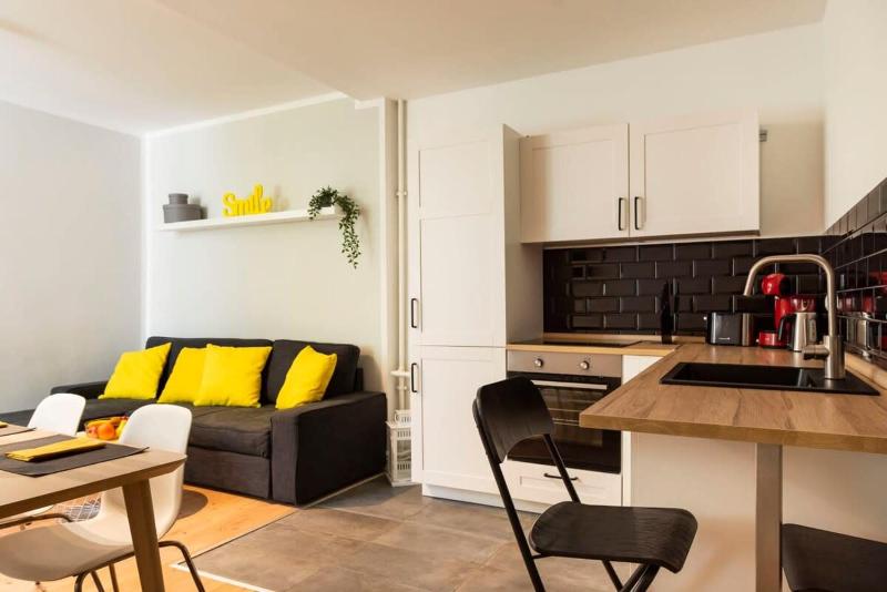 Cosy Two BR plus Self Checkin plus Street Parking - image 16