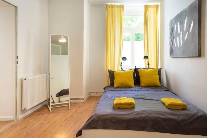 Cosy Two BR plus Self Checkin plus Street Parking - image 9