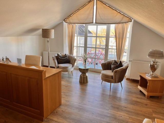 Deluxe Double Room with Balcony image 3