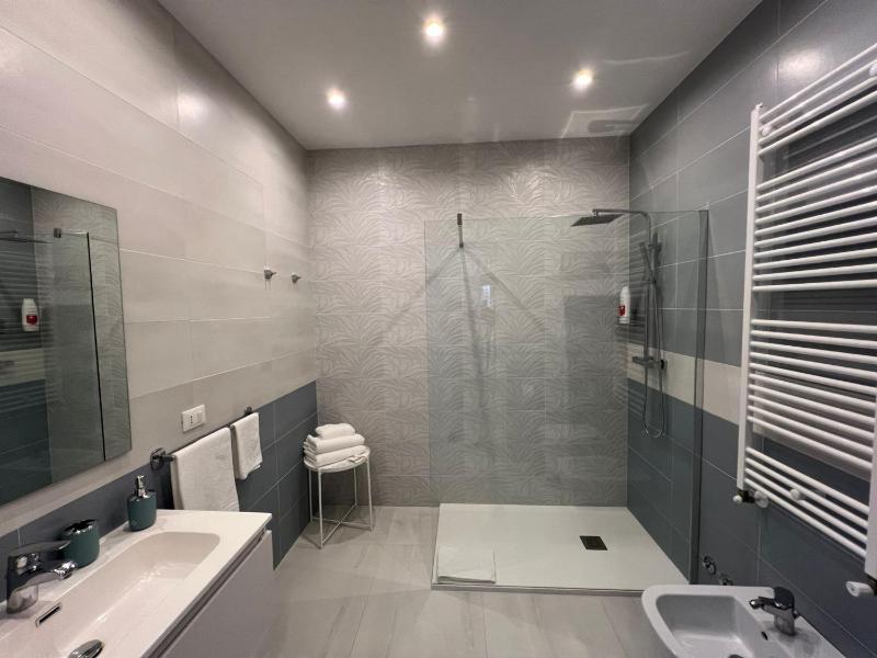 Triple Room with Bathroom image 3
