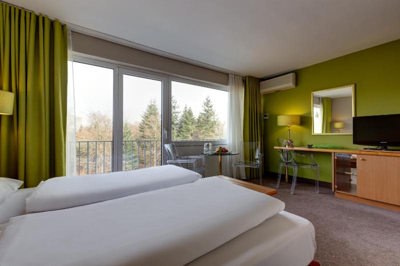 Comfort Twin Room image 1