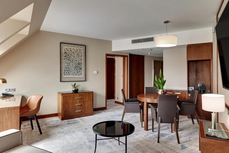 King Suite with River View  image 2