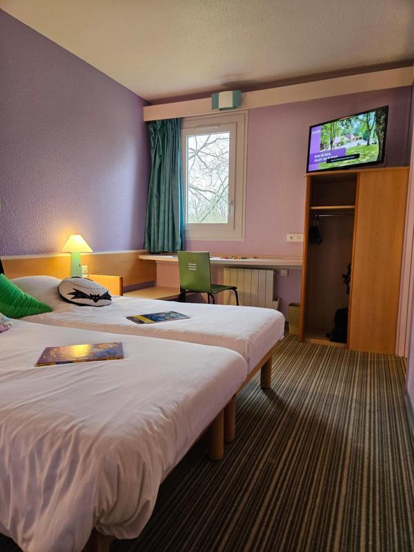 Twin Room image 1