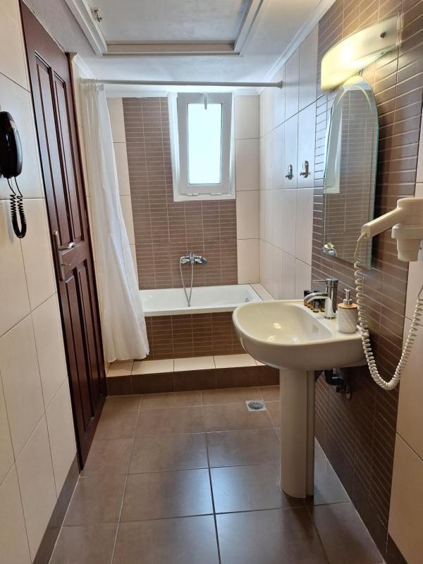  Two Bedroom Apartment with Pool View image 3