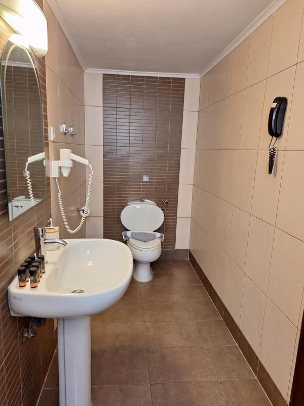  Two Bedroom Apartment with Pool View image 2