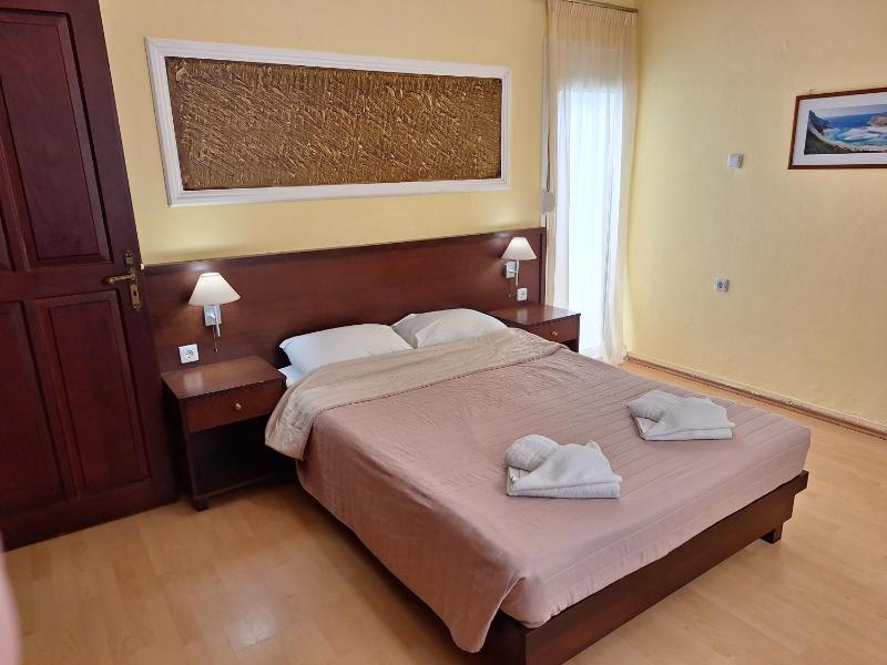  Two Bedroom Apartment with Pool View image 1