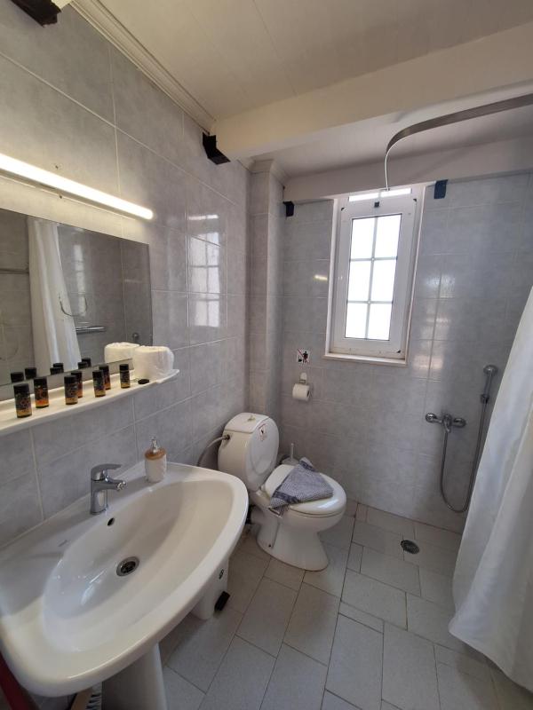 One Bedroom Apartment with Pool View - Split Level image 2