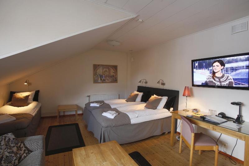 Family Room (3 Adults + 2 Children) image 2