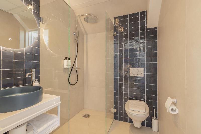 Deluxe Double or Twin Room image 3