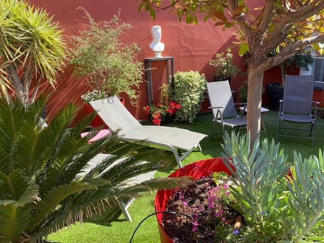 Le Patio Père Pigne Guestroom - image 25