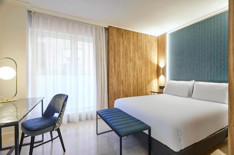 Double Room image 1