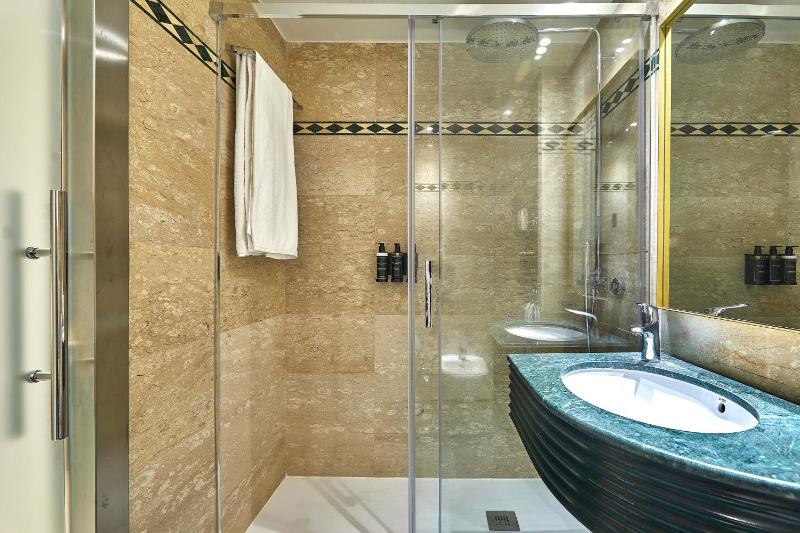 Double Room with Terrace image 4