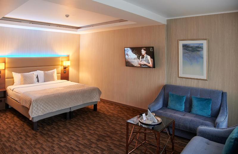 Deluxe Double Room image 2