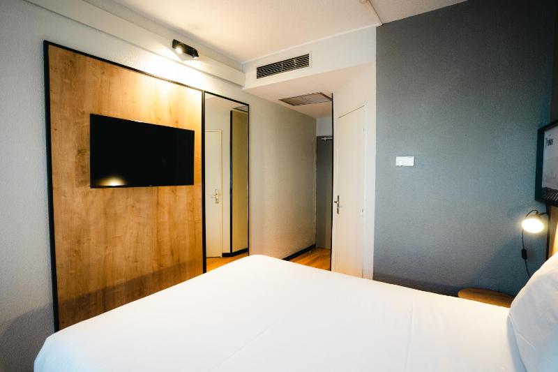 Double Room image 3