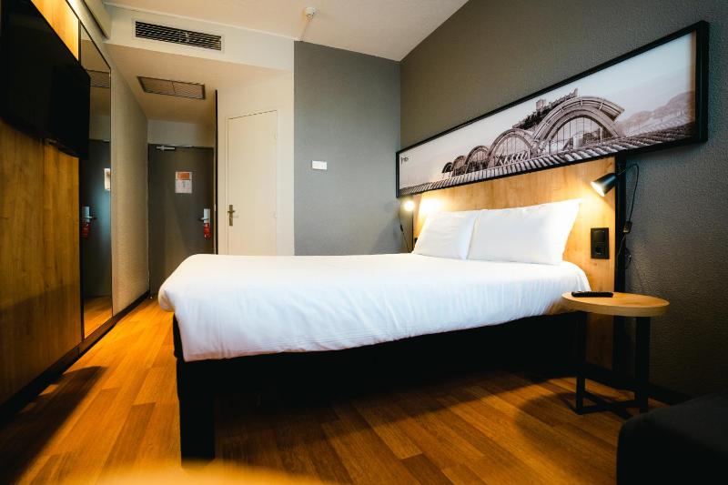 Double Room image 4