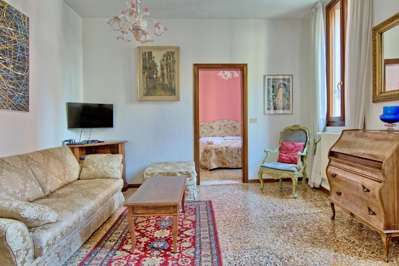 Two Bedroom Apartment with Canal View - Calle del Paradiso image 4