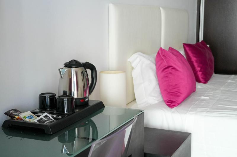 Double/Twin Room with Sea View image 3