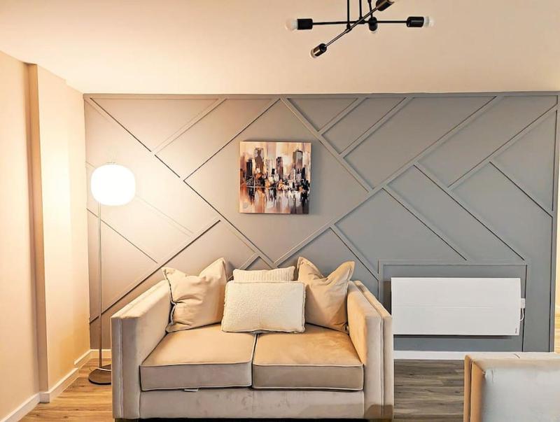 A superb 2 bed, 2 bathroom apartment in Manchester City centre FREE PARKING Images