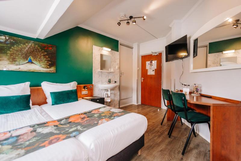 Small Double Room image 1