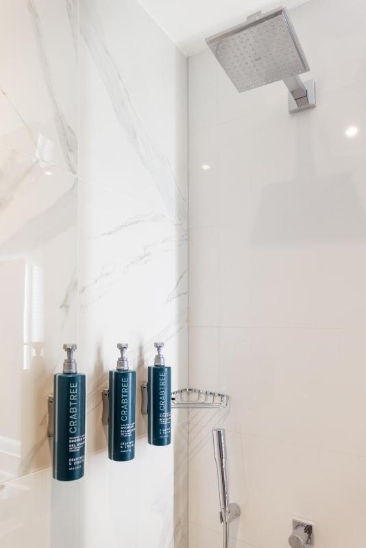 Deluxe Double plus Single Bed image 1