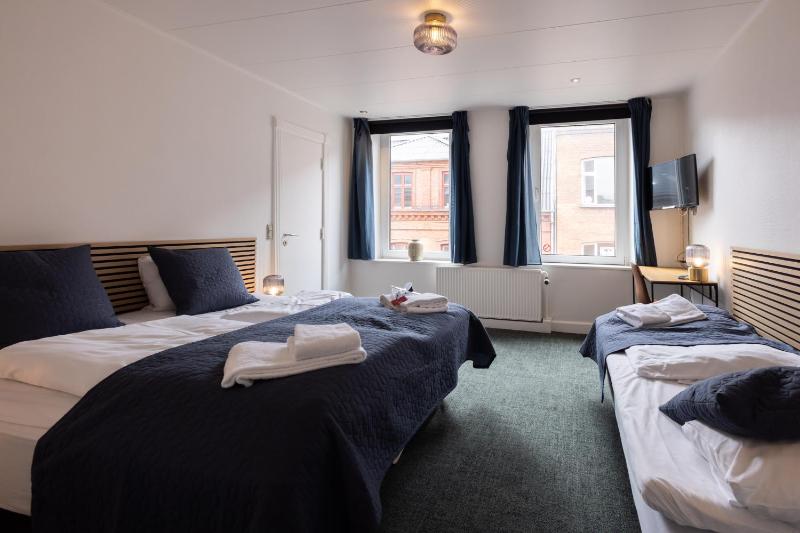Double Room image 4