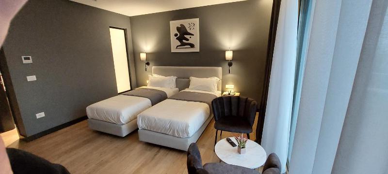 Deluxe Double or Twin Room with City View image 3