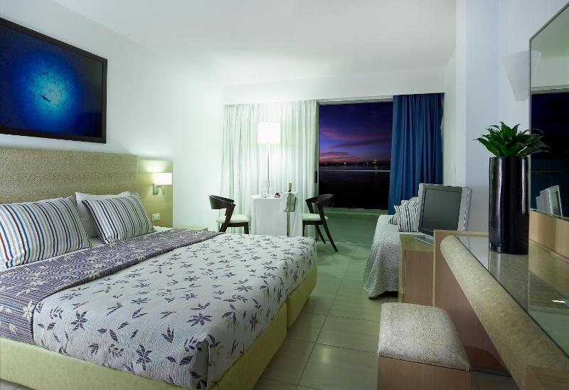 Superior Double Room with Sea View image 4